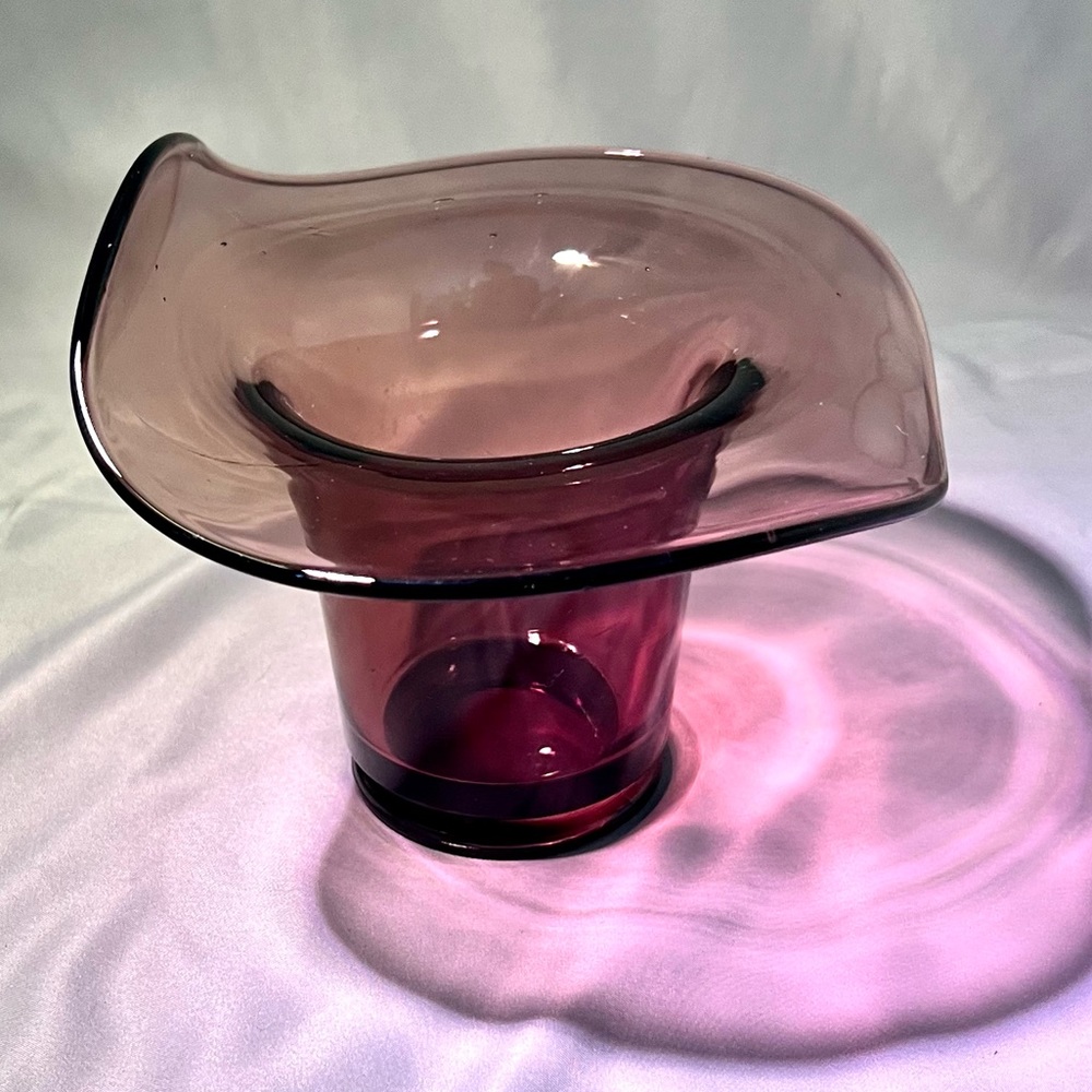 L. E. Smith Simplicity - Pansy Vase amethyst